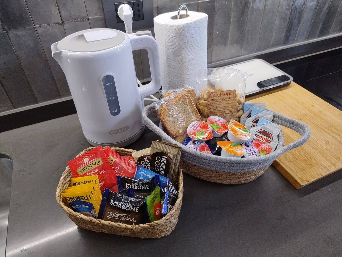 Welcome basket with coffee, tea and breakfast snacks waiting for our guests
